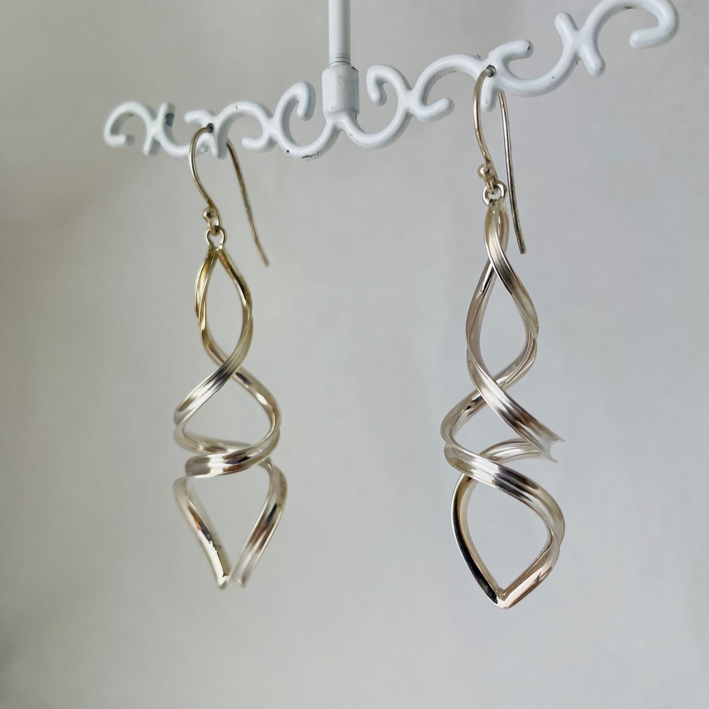 L.E. Leonard Earrings L.E. Leonard Sterling Silver Intertwining Spiral Earring 18426078 L.E. Leonard Sterling Silver Intertwining Spiral Earring