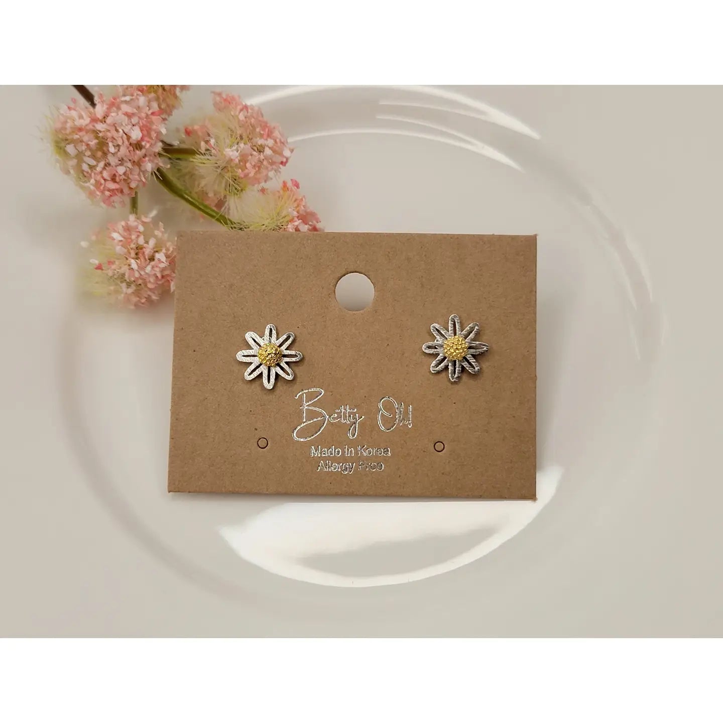 Betty Oh Daisy Post Earrings