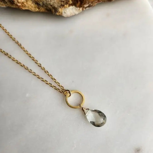 Edgy Petal Green Amethyst Gold Circle Pendant Necklace