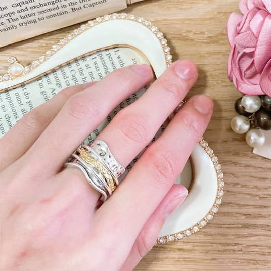 Zoey Simmons Rings Zoey Simmons Two-Toned Wave Spinner Ring Zoey Simmons Two-Toned Wave Spinner Ring