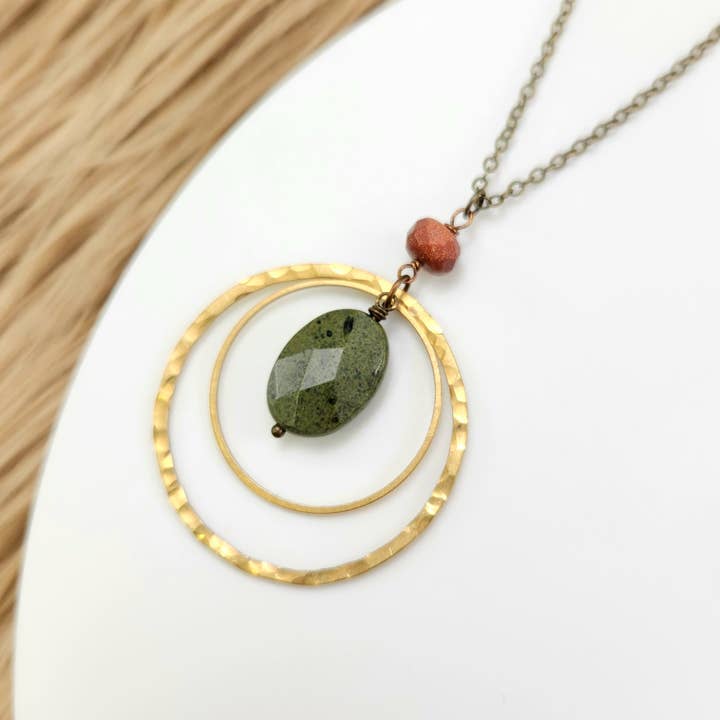 Edgy Petal Green Agate Goldstone Hammered Brass Circle Necklace