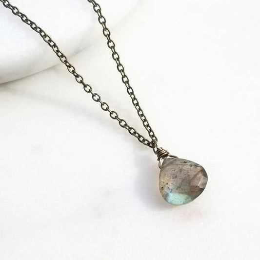 Edgy Petal Simple Labradorite Pedant Necklace