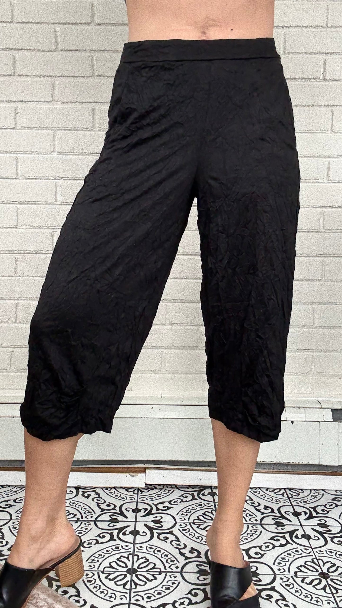 Shana Apparel Pants Shana Apparel Crinkle Capri Pant 17016798 Shana Apparel Crinkle Capri Pant