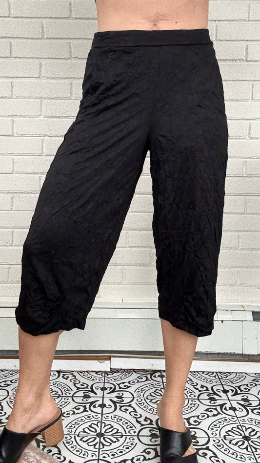 Shana Apparel Pants Shana Apparel Crinkle Capri Pant 17016798 Shana Apparel Crinkle Capri Pant