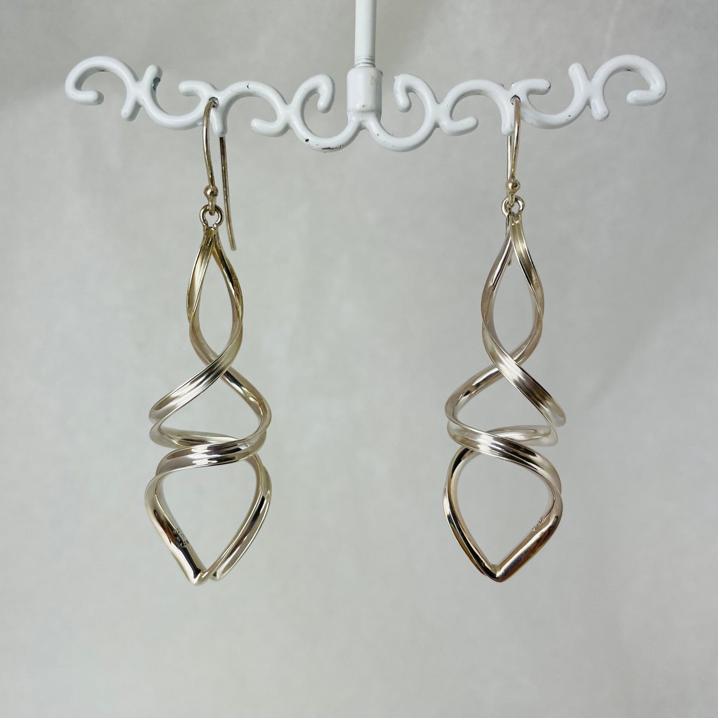L.E. Leonard Jewelry Intertwining Spiral Earring