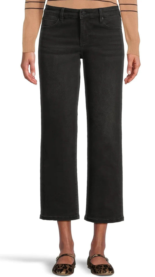 A model wearing black cropped straight-leg jeans, styled with a beige long-sleeve top and leopard-print flat shoes, against a plain white background.