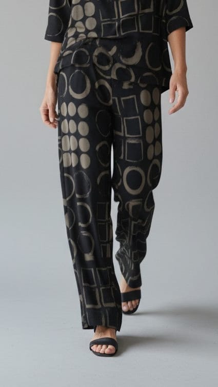 Shana Apparel Pants Shana Apparel Airflow Two Tone Button Detail Pant 96214750 Shana Apparel Airflow Two Tone Button Detail Pant Black