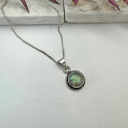 Volare Necklaces Volare Small Labradorite Stone Necklace Volare Small Labradorite Stone Necklace