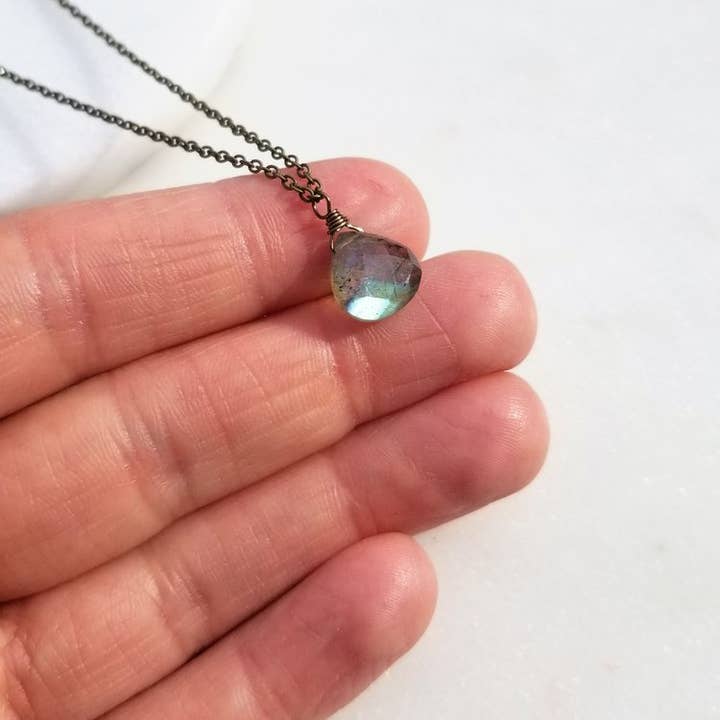 Edgy Petal Simple Labradorite Pedant Necklace