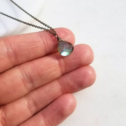 Edgy Petal Simple Labradorite Pedant Necklace