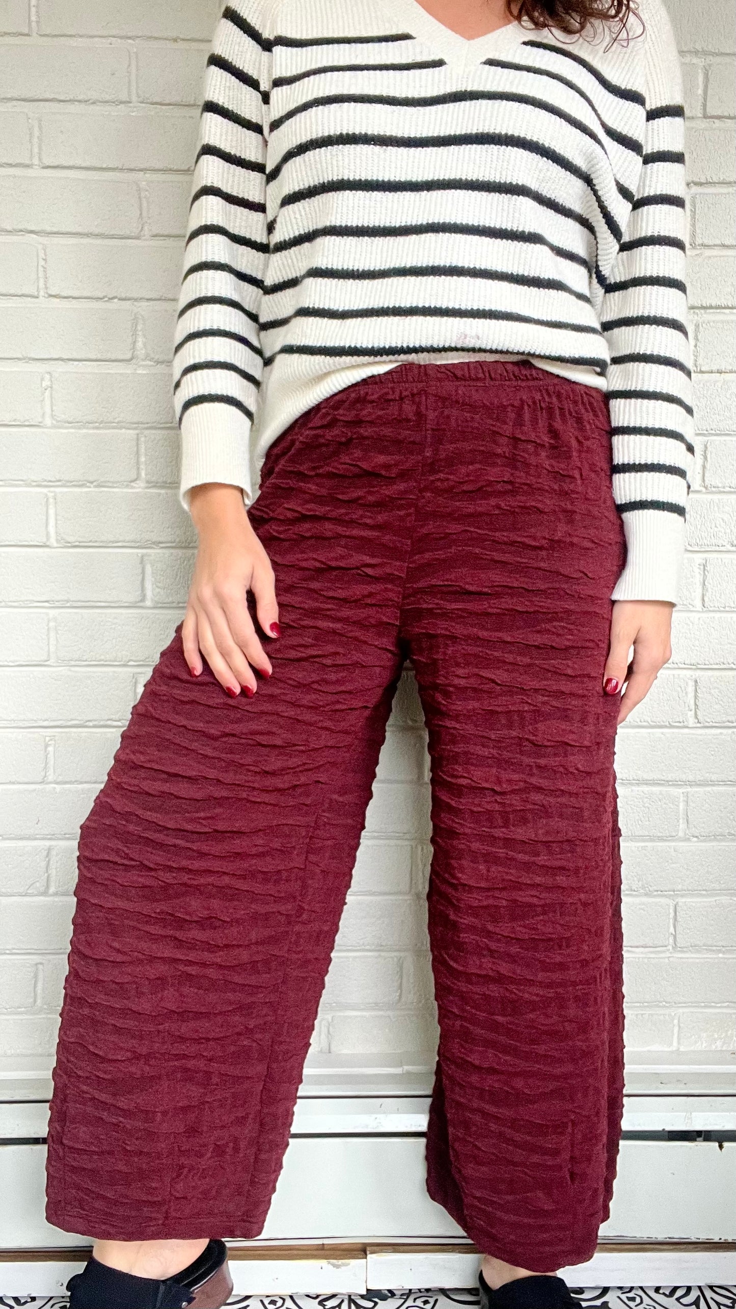 Cut Loose Char Knit Texture Cropped Pant with Darts, Holiday