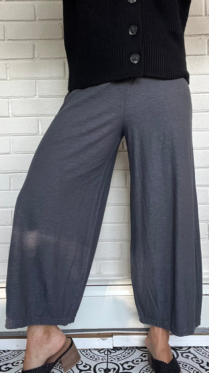 Cut Loose Cotton/Linen Cropped Pant with Darts, Anthracite